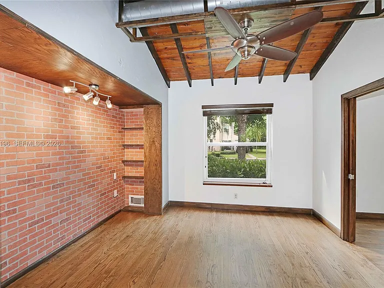 221 Camilo Ave — Photo 6