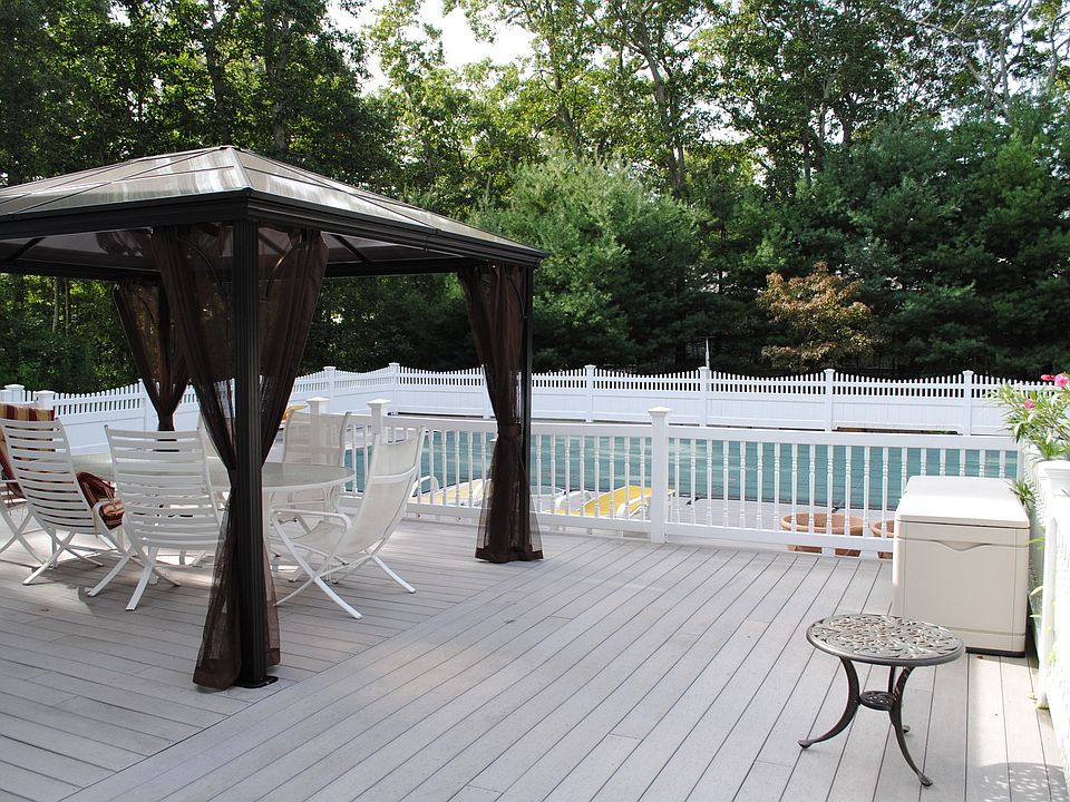 1st image of 24 Winterberry Ln