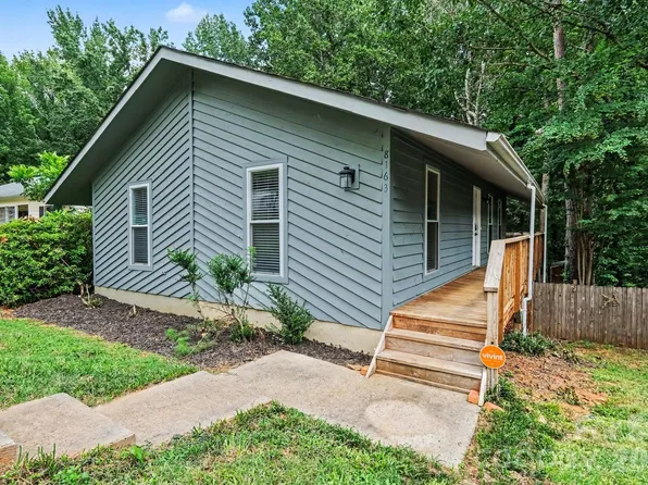 8163 Walnut Creek Ln, Charlotte, NC 28227