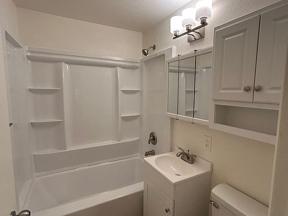 4th image of 1022 E Olympic Ave