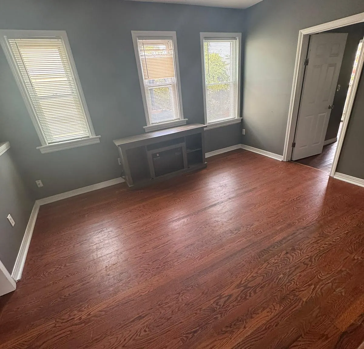 4 bed, 1200 sqft, $2,800 — Photo 2