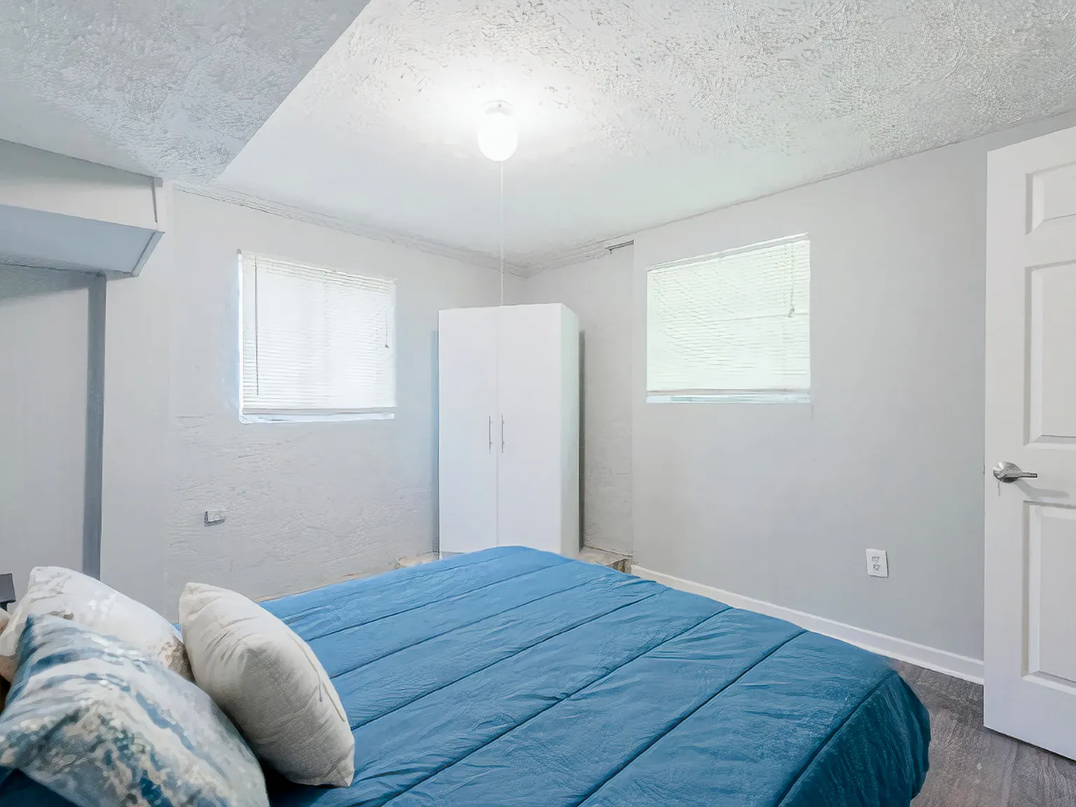 4 bed, 2.0 bath, 2000 sqft, $680 — Photo 2