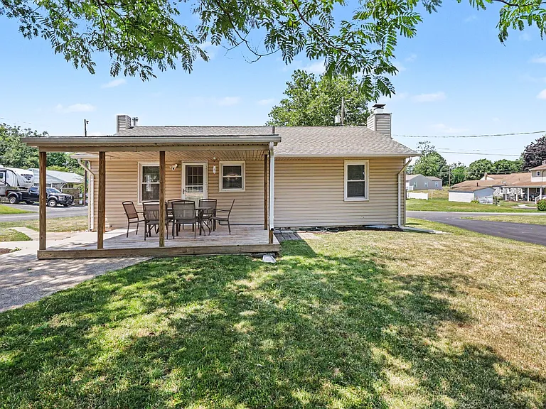 105 Maple Dr — Photo 11