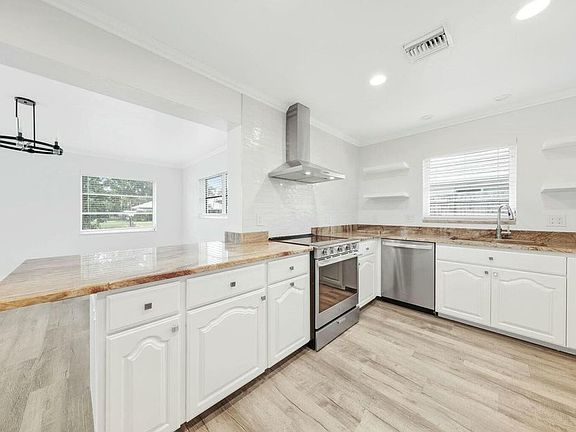 4th image of 1350 SW 26th Ave