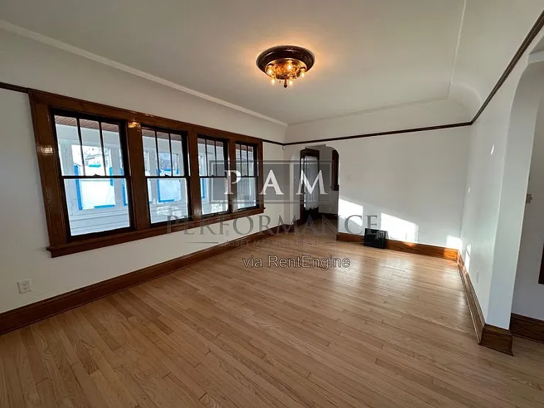 1912 S 91st St — Photo 6