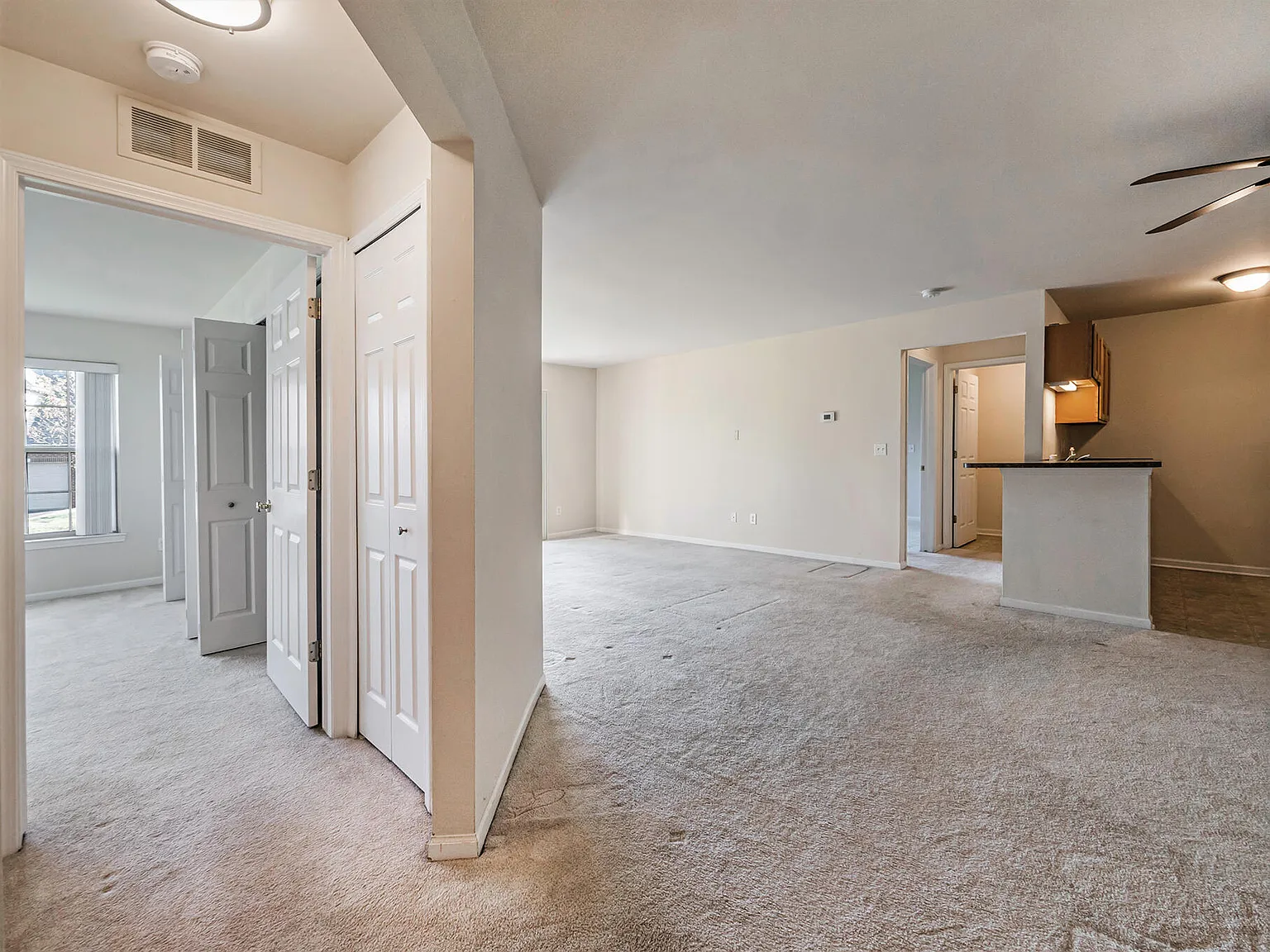 2 bed, 2.0 bath, 1335 sqft, $2,000 — Photo 2
