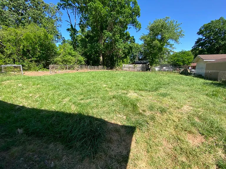 607 Glasgow Rd — Photo 17