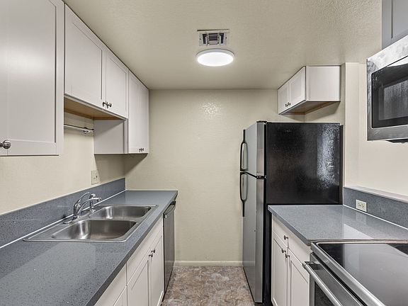 2nd image of 3150 E Bellevue St #22