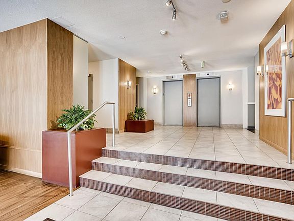 5th image of 1111 N Ash St #403