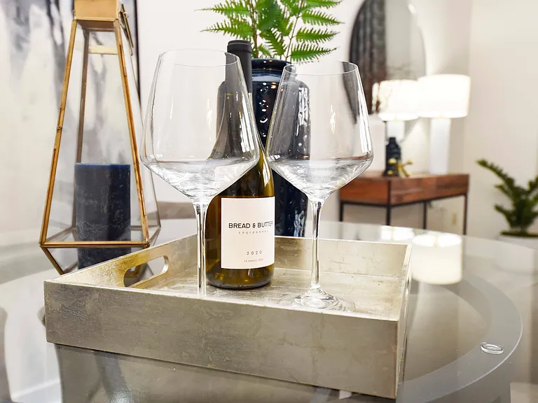 Model Dining