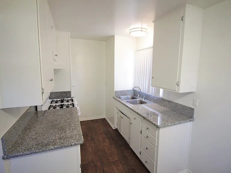 Applewood Apartments — Photo 61