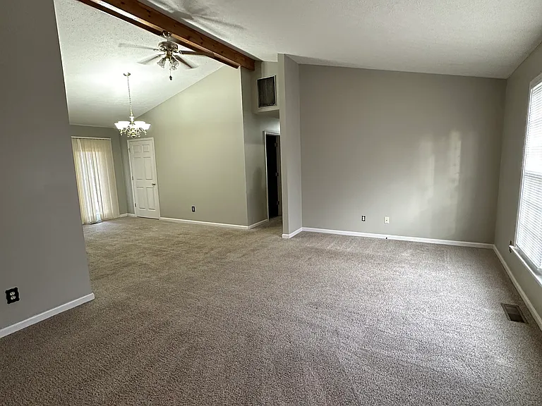 202 Fairview Cir — Photo 4