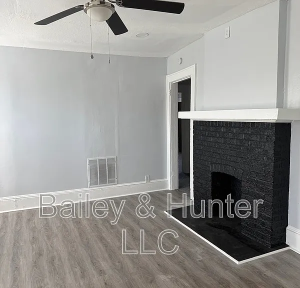 1587 Olympian Cir SW #B — Photo 4