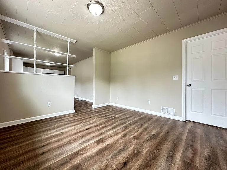 204 E Leland Ave — Photo 9