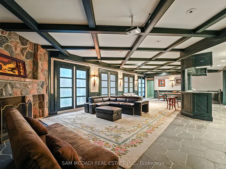 9 Flaherty Ln — Photo 38