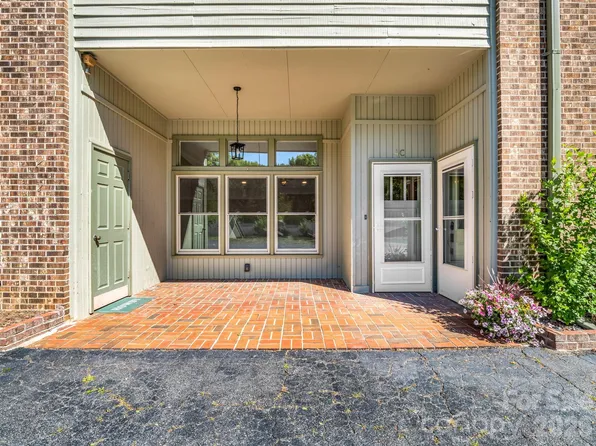 44 Jervey Rd APT 4C, Tryon, NC 28782