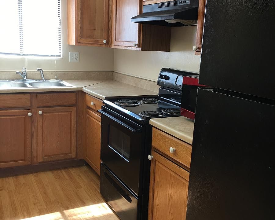 1st image of 472 E 60th Pl