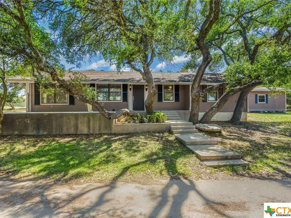 966 Deerwood Dr, Canyon Lake, TX 78133