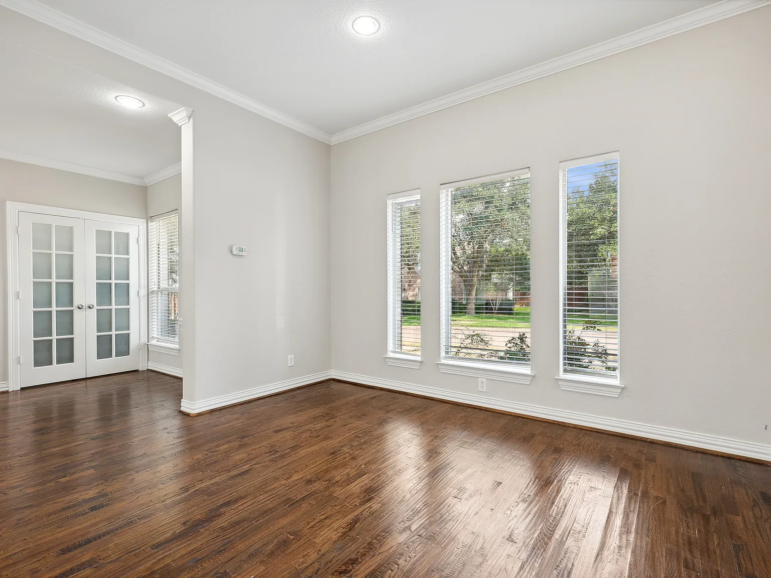 4 bed, 2743 sqft, $4,900 — Photo 4