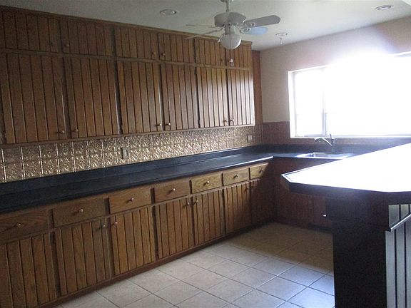 5th image of 1300 Oakview Dr
