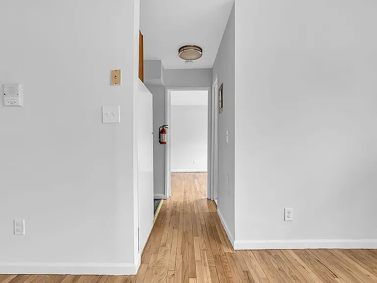 Building Photo - BRIAR LANE