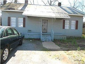 4th image of 2781 Elm St