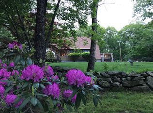 325 Donahue Rd, Pascoag, RI 02859