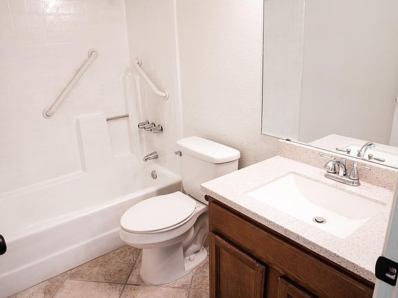 5th image of 15438 N 29th St Unit 4