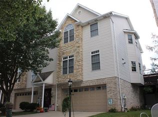 706 Imperial Dr, Imperial, PA