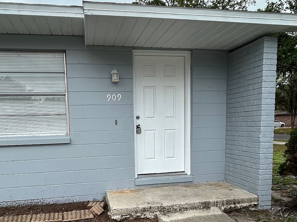 1st image of 909 Castle Way #909