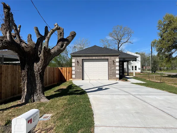 817 Center St, Richmond, TX 77469