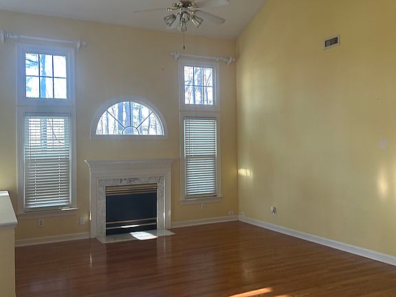 4th image of 213 Lake Tillery Dr