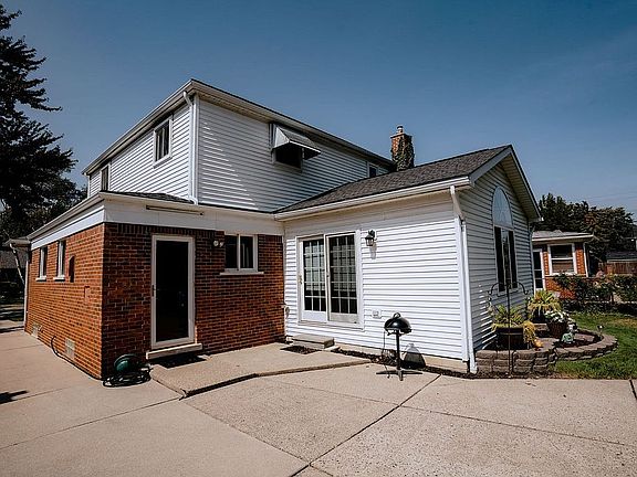 2nd image of 30118 Elmgrove St
