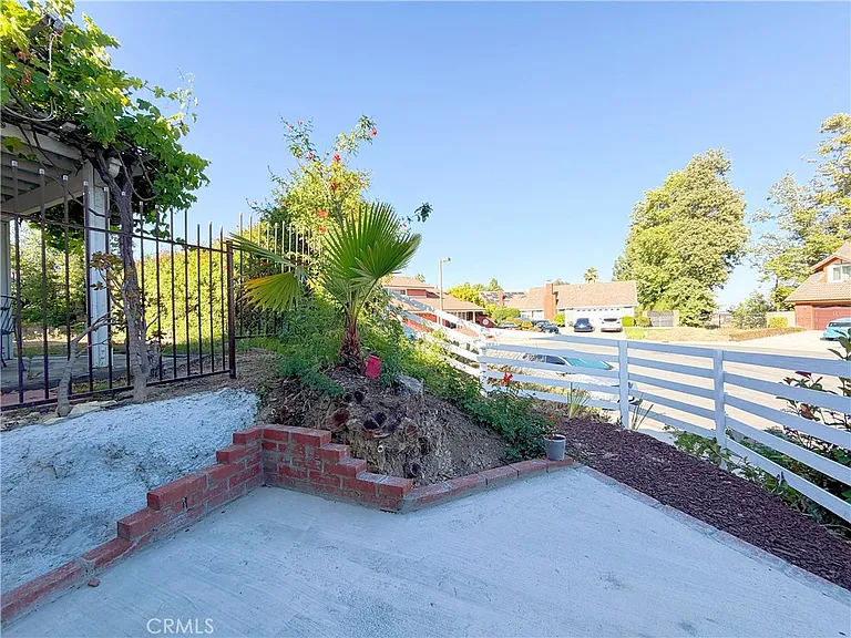 1 Quiet Hills Cir — Photo 27