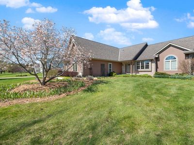 210 Hunters Xing S, Slinger, WI, 53086