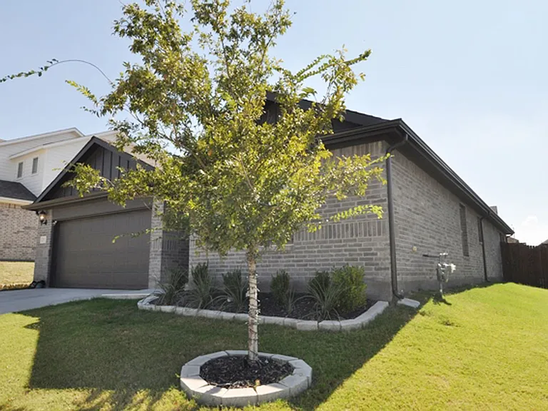 2513 Ponca Dr — Photo 3