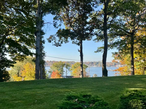 124 Elizabeth St #6, Saugatuck, MI 49453