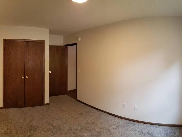 304 4th St NE #5 — Photo 5
