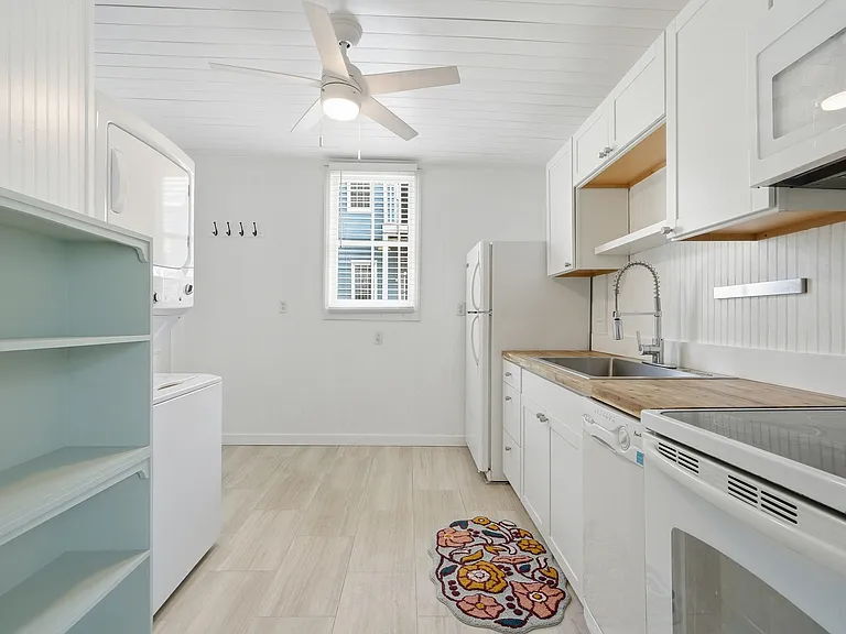 520 E Hall Ln — Photo 22