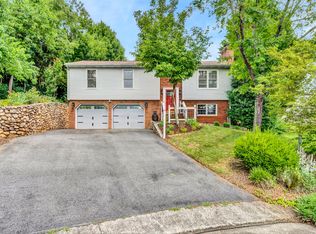 6043 Old Manor Ct, Roanoke, VA 24019