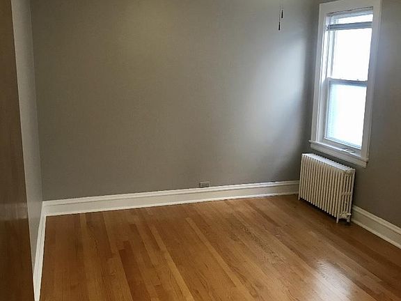 4th image of 5631 N Richmond St #1