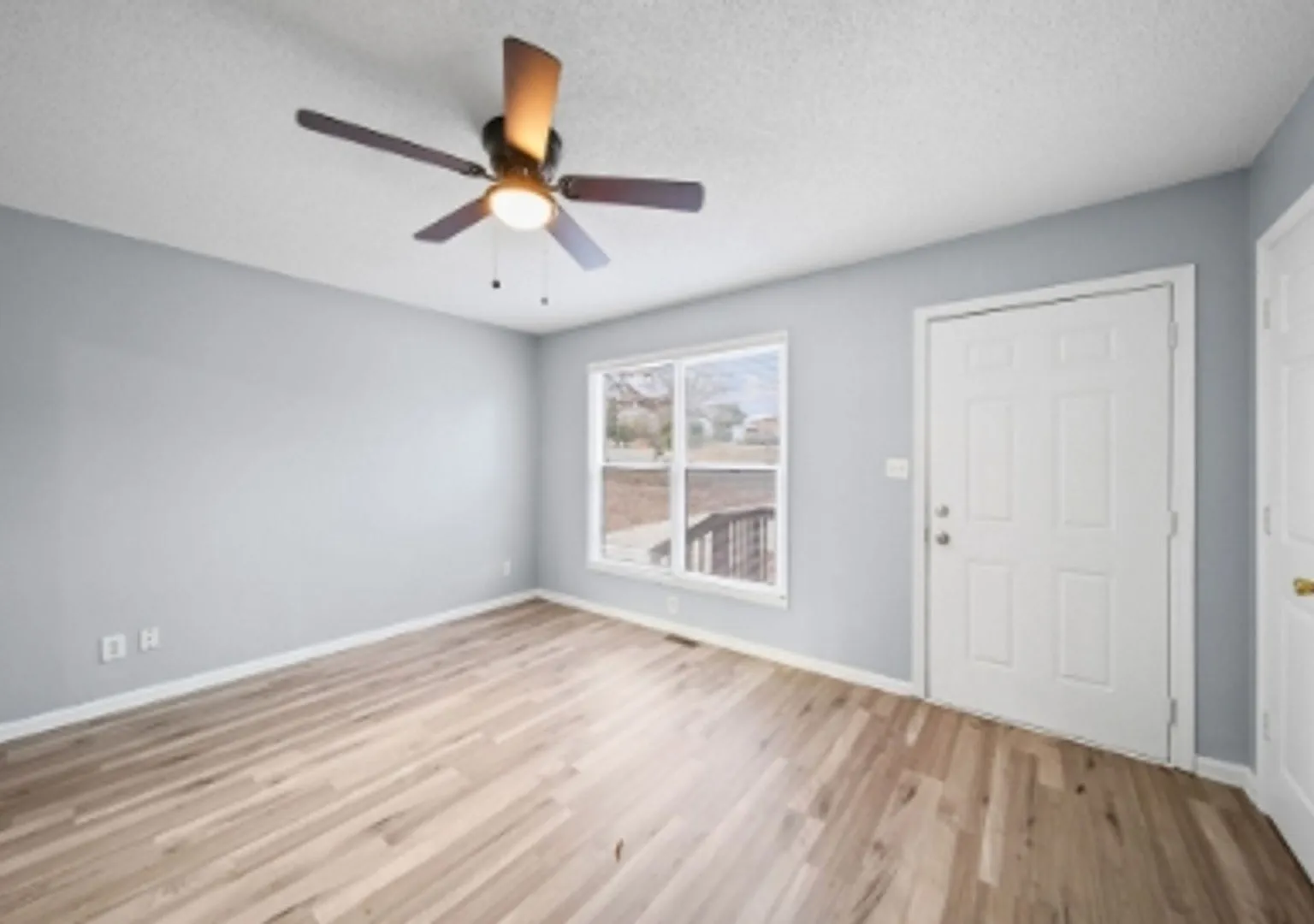 3 Bedroom 1 Bath Home - Recently Refreshed — Photo 2