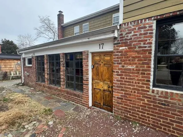 17 Jade Street, Islip, NY 11769