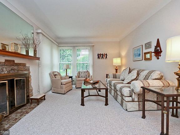 3rd image of 793 Ivy Ave W