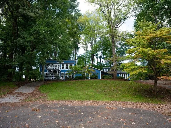 204 & 208 Horseshoe Bnd, Winston Salem, NC 27101