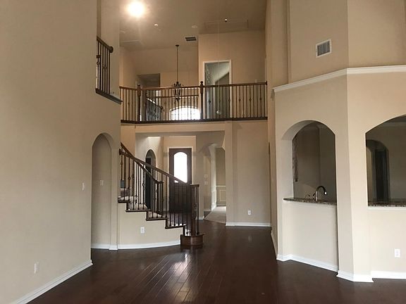 2nd image of 125 Dogwood Dr