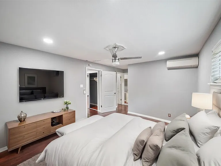 311 Hawthorne St #1 — Photo 14