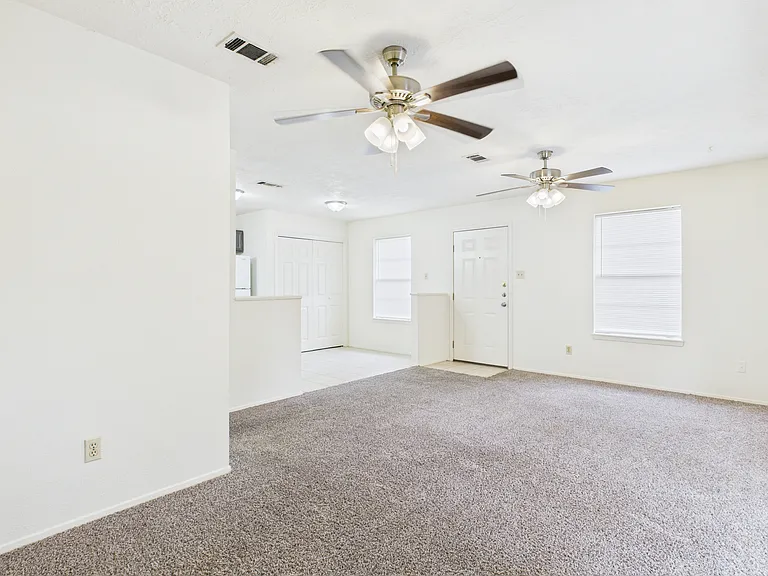 807 Frio Cir — Photo 5