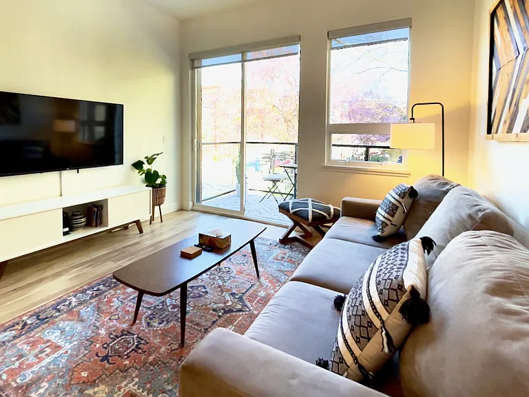 595 Pandora Ave #203 — Photo 2