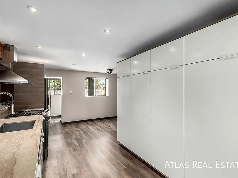 224 W Montecito Ave — Photo 15